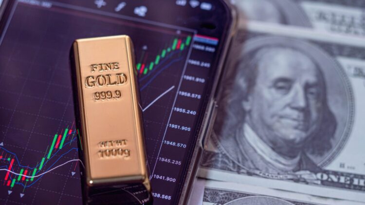 تراجع حصة الدولار في الاحتياطيات العالمية وأثره على الاقتصاد تراجع حصة الدولار في الاحتياطيات العالمية وأثره على الاقتصاد