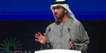 تصريحات إماراتية: هجمات إيران في المضيق إرهاب اقتصادي
