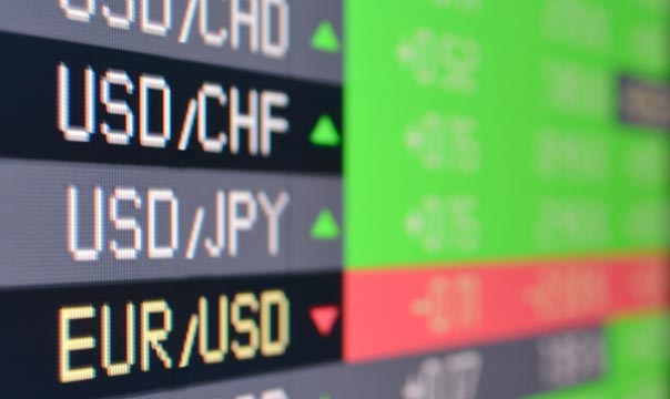 تقلب قيمة الدولار الأمريكي وتأثيره على المستثمرين تقلب قيمة الدولار الأمريكي وتأثيره على المستثمرين