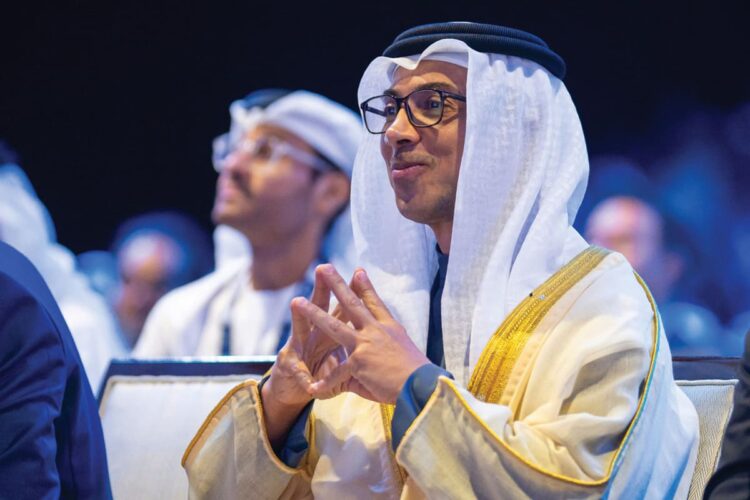 توجيه الشيخ منصور لإنشاء مركز وساطة تجاري في أبوظبي لتعزيز حل النزاعات الشركات توجيه الشيخ منصور لإنشاء مركز وساطة تجاري في أبوظبي لتعزيز حل النزاعات الشركات
