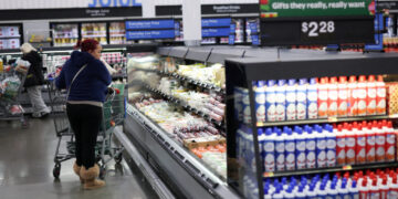 توسع الاقتصاد الأمريكي ببطء بنسبة 0.7% في الربع الرابع