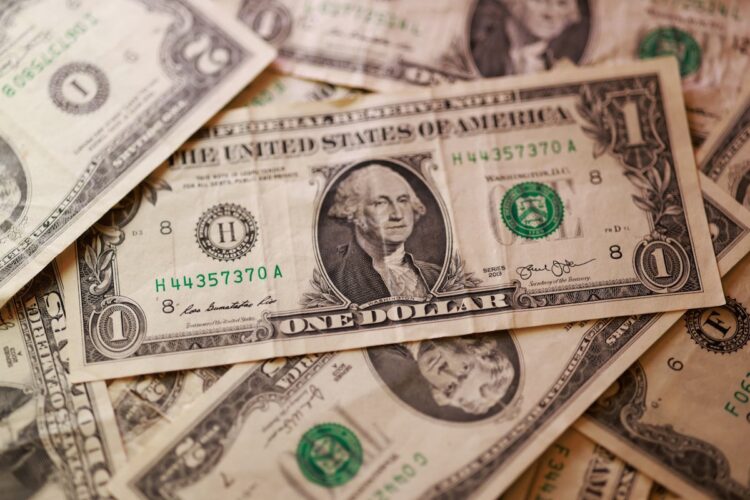 توقعات بارتفاع الدولار الأمريكي وسط مواجهته للتضخم توقعات بارتفاع الدولار الأمريكي وسط مواجهته للتضخم