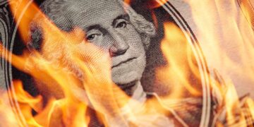 توقعات بانهيار الدولار الأمريكي تعزز ارتفاع بيتكوين إلى مليون دولار