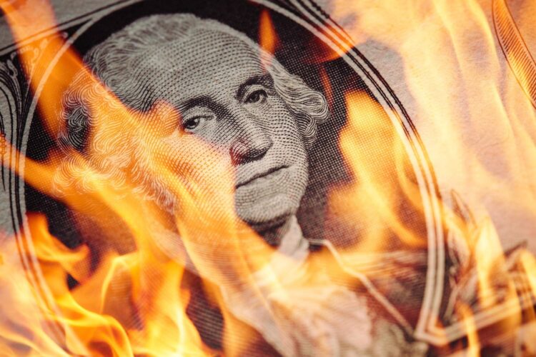 توقعات بانهيار الدولار الأمريكي تعزز ارتفاع بيتكوين إلى مليون دولار توقعات بانهيار الدولار الأمريكي تعزز ارتفاع بيتكوين إلى مليون دولار
