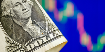 توقعات بتراجع الدولار الأمريكي في 2025 وفقًا لـ TD Economics