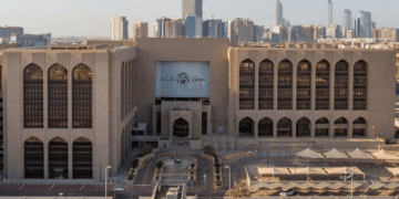 توقعات بزيادة نمو اقتصاد الإمارات 5.6% في 2026 وفقاً للتقرير المركزي