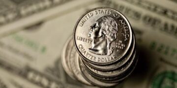 توقعات بضعف الدولار الأمريكي بعد تغيير الفيدرالي مع تحركات في EUR/USD وUSD/JPY وGBP/USD