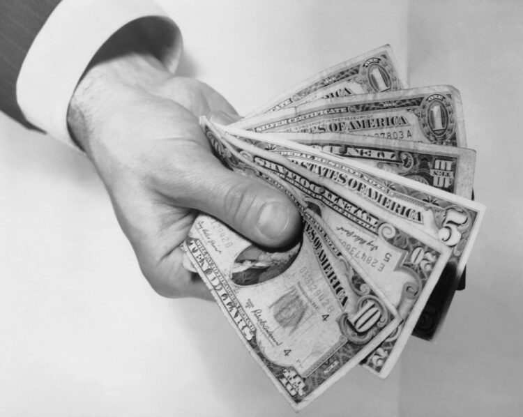 جوائز DEED تمنح 43 مليون دولار لتوسيع الأعمال وتوظيف جديد جوائز DEED تمنح 43 مليون دولار لتوسيع الأعمال وتوظيف جديد