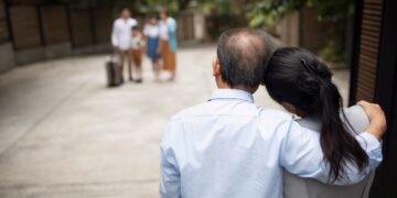 جيل الطفرة يعيق الاقتصاد الذي بناه برفضه التنقل أو التقاعد