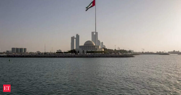 خبير: الإمارات أكثر مناعة من جيرانها في حرب غرب آسيا خبير: الإمارات أكثر مناعة من جيرانها في حرب غرب آسيا