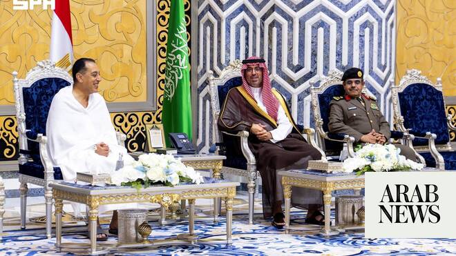 رئيس وزراء مصر يصل السعودية لأداء فريضة الحج رئيس وزراء مصر يصل السعودية لأداء فريضة الحج