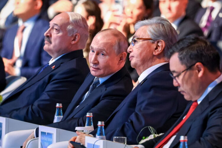 روسيا تهدد بوقف تعاونها مع أرمينيا بسبب تطلعاتها الأوروبية روسيا تهدد بوقف تعاونها مع أرمينيا بسبب تطلعاتها الأوروبية