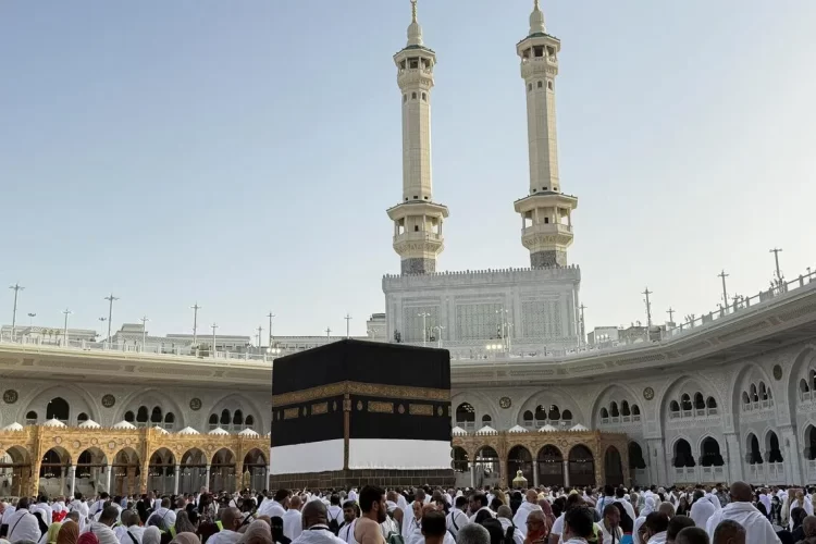 زيادة أسعار تذاكر الحج إلى السعودية بسبب الحرب في إيران زيادة أسعار تذاكر الحج إلى السعودية بسبب الحرب في إيران