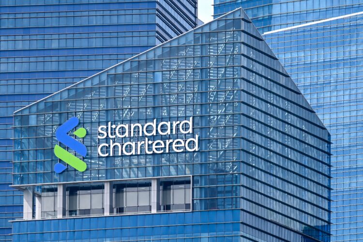 ستاندرد تشارترد يخطط لخفض 7000 وظيفة بحلول 2030 ستاندرد تشارترد يخطط لخفض 7000 وظيفة بحلول 2030