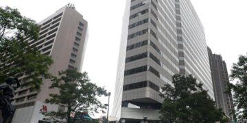 شركة كابيتال جروب توقع عقد إيجار في مبنى وان إنديبندنس شارلوت