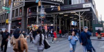 شركتان تقدمان طلبًا للاكتتاب العام في ظل ضجة SpaceX