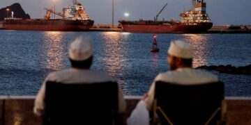 ضغط النفط والضغط الاقتصادي يدفعان محادثات إيران والولايات المتحدة