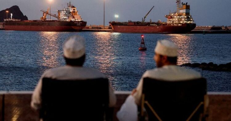 ضغط النفط والضغط الاقتصادي يدفعان محادثات إيران والولايات المتحدة ضغط النفط والضغط الاقتصادي يدفعان محادثات إيران والولايات المتحدة