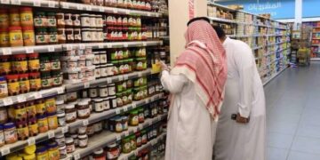 كيف تحافظ السعودية على استقرار الأسعار وسط الحرب؟