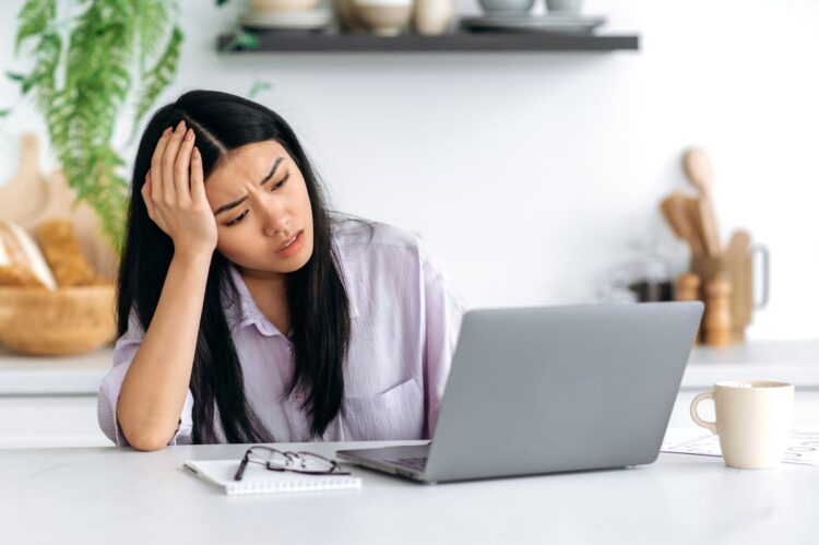 لماذا أبتعد عن هذه العملة الميمية بمسافة 10 أقدام؟ لماذا أبتعد عن هذه العملة الميمية بمسافة 10 أقدام؟