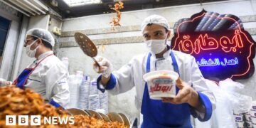 محلات ومطاعم مصر تُطلب منها الإغلاق المبكر بسبب أزمة الطاقة