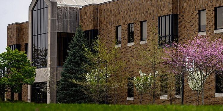 مركز أبحاث الأعمال بجامعة IU East يتطور ويحقق إنجازات مركز أبحاث الأعمال بجامعة IU East يتطور ويحقق إنجازات