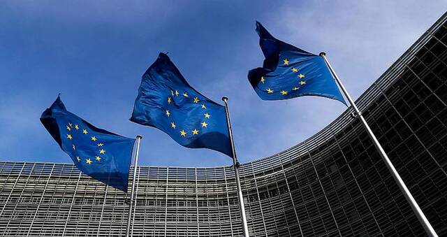 مساعي أوروبية لتوقيع اتفاقية تجارية مع أمريكا مساعي أوروبية لتوقيع اتفاقية تجارية مع أمريكا