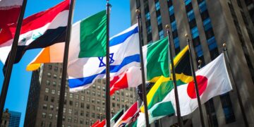 مشكلة الولايات المتحدة البالغة 28 تريليون دولار: الاحتياطي الفيدرالي يقول إن المستثمرين الأجانب يمتلكون أكثر من ما تملكه الولايات المتحدة منهم.