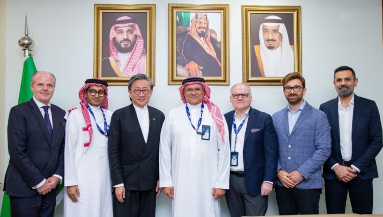 مطار جدة يناقش خطط توسيع جديدة مع "سوربانا جورونغ" مطار جدة يناقش خطط توسيع جديدة مع "سوربانا جورونغ"
