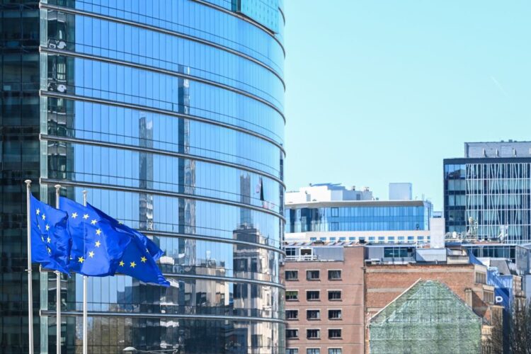 من التقشف إلى تشكيل الانتقال النظيف في الاتحاد الأوروبي من التقشف إلى تشكيل الانتقال النظيف في الاتحاد الأوروبي