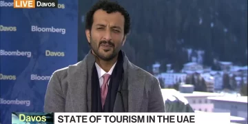 وزير اقتصاد وسياحة الإمارات يتحدث عن التنوع والمرونة الاقتصادية