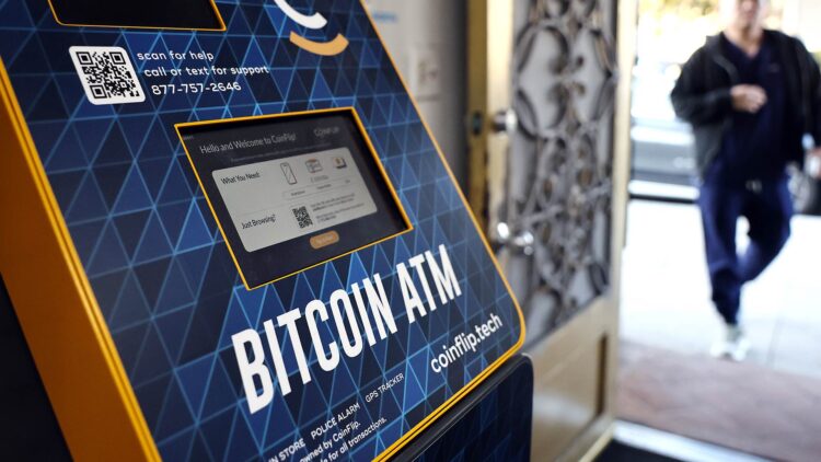 وسط حملات مكافحة الاحتيال، تستمر الشركات الكبرى في دعم أجهزة Bitcoin الآلية