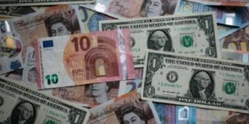 استقرار أسعار العملات العربية والأجنبية مقابل الجنيه في بنك القاهرة اليوم