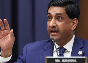 عضو الكونغرس يدعو إيلون ماسك لنقاش تلفزيوني حول إلغاء الوكالة الحكومية الأمريكية للأعمال الدولية