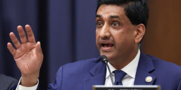 عضو الكونغرس يدعو إيلون ماسك لنقاش تلفزيوني حول إلغاء الوكالة الحكومية الأمريكية للأعمال الدولية