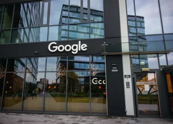 Alphabet تنضم إلى داو جونز 29 يونيو والأسهم ترتفع أقل من 1% بعد الإغلاق
