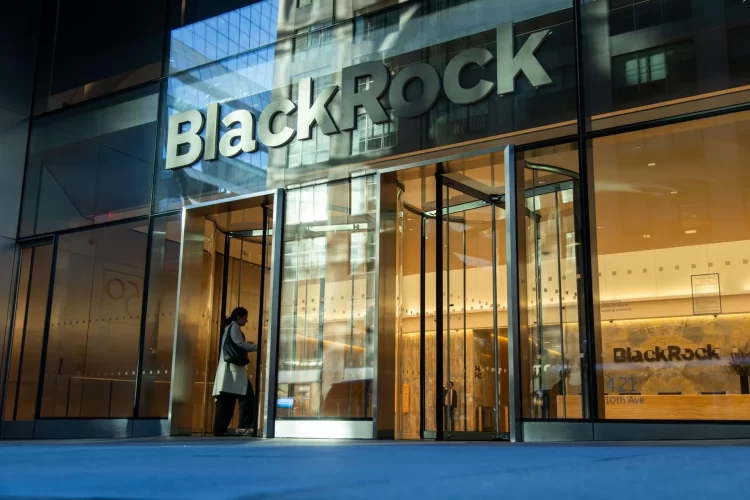 BlackRock تسجل تسريح 200 وظيفة ضمن دورة تخفيضات منتظمة