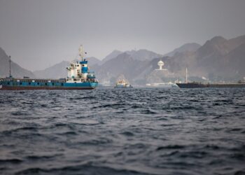 Brent crude ينخفض 2.03% إلى 73.73 دولاراً مع تراجع أسعار النفط عالميًا