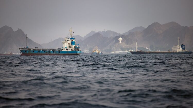 Brent crude ينخفض 2.03% إلى 73.73 دولاراً مع تراجع أسعار النفط عالميًا