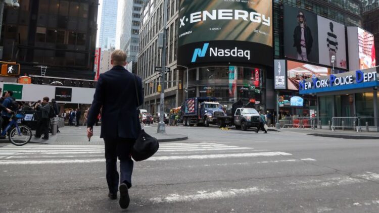 NASDAQ وS&P 500 يسجلان أسوأ يوم في 2023 مع تراجع أسهم الذكاء الاصطناعي NASDAQ وS&P 500 يسجلان أسوأ يوم في 2023 مع تراجع أسهم الذكاء الاصطناعي
