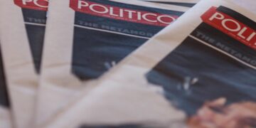 Politico يغلق E&E News قبيل حملة طاقة واسعة