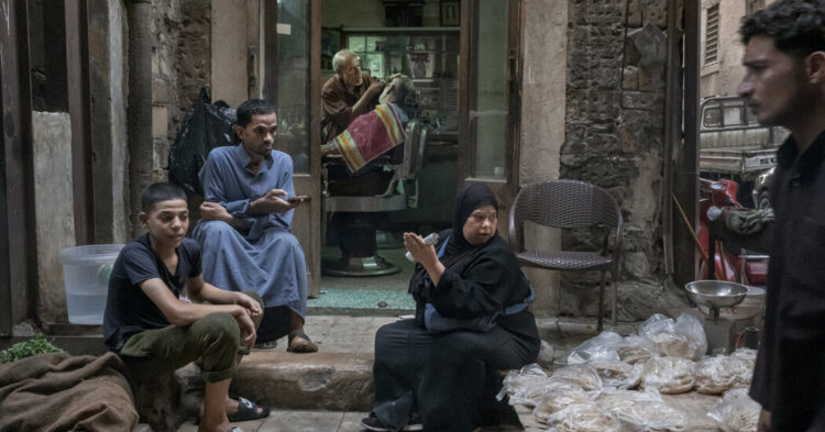 أزمة الاقتصاد في مصر تثير معضلة جديدة: الإكراميات أزمة الاقتصاد في مصر تثير معضلة جديدة: الإكراميات