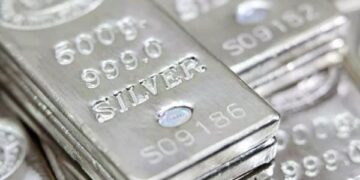 أسعار الفضة ترتفع إلى 66.35 دولارًا للأوقية مع تحسن المعنويات