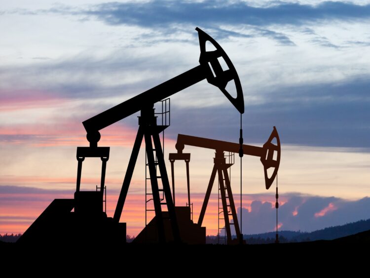 أسعار النفط ترتفع 2% وBrent يصل إلى 75.26 دولار والWTI إلى 71.92 دولار للبرميل