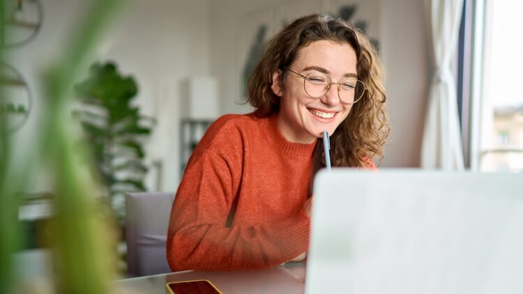 أفضل 10 وظائف وشركات للمبتدئين في العمل عن بعد أفضل 10 وظائف وشركات للمبتدئين في العمل عن بعد