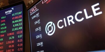 أكبر طرح عام للعملة المستقرة في وول ستريت يسجل 4.4 مليار دولار