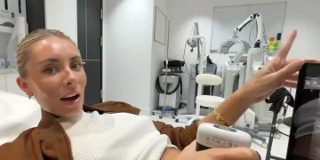 إبداع "حمام ذهب" لبويني بلو الحامل يثير الجدل
