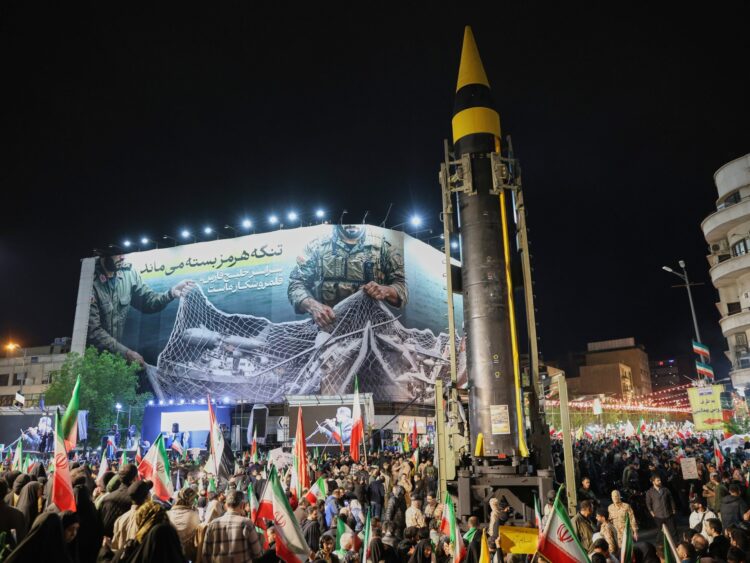إيران تحذر من استعدادها للحرب مع تعثر المحادثات الأمريكية إيران تحذر من استعدادها للحرب مع تعثر المحادثات الأمريكية