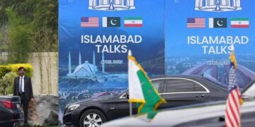 إيران توقف المفاوضات مع أمريكا وتدعو لإغلاق مضيق هرمز