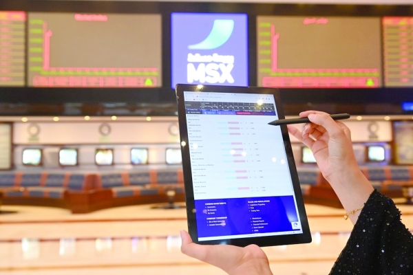 ارتفاع الأسهم المالية يعزز بورصة مسقط وتأثيره على المستثمرين ارتفاع الأسهم المالية يعزز بورصة مسقط وتأثيره على المستثمرين